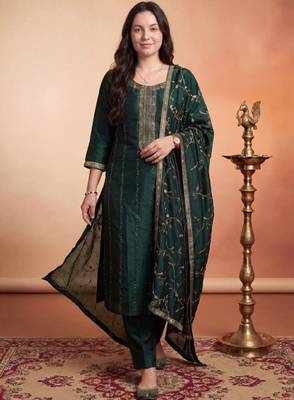 Women ethnic motifs embroidered regular thread work kurta with trousers & with dupatta 1