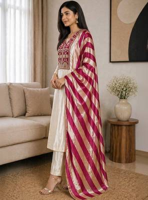 Women ethnic motifs embroidered regular thread work kurta with trousers & with dupatta 2