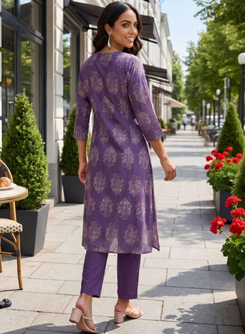 Women ethnic motifs printed regular kurta with trousers