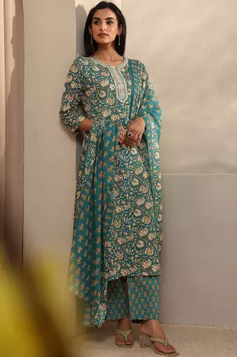 Women floral printed regular thread work kurta with trousers & with dupatta