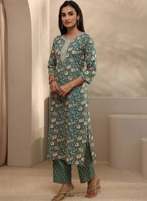 Women floral printed regular thread work kurta with trousers & with dupatta 3