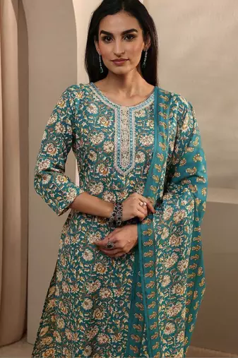 Women floral printed regular thread work kurta with trousers & with dupatta