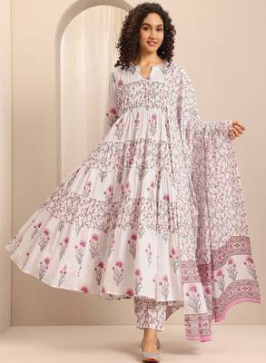 Women floral printed tiered kurta with trousers & with dupatta 3
