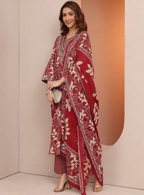 Women floral printed regular thread work kurta with trousers & with dupatta 1