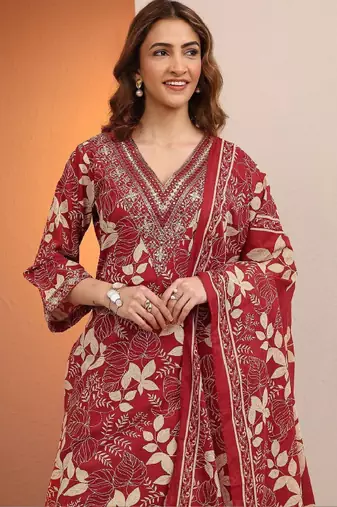 Women floral printed regular thread work kurta with trousers & with dupatta