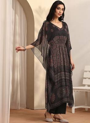 Women ethnic motifs printed regular kurta with trousers 2