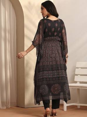 Women ethnic motifs printed regular kurta with trousers 3