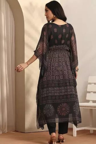 Women ethnic motifs printed regular kurta with trousers