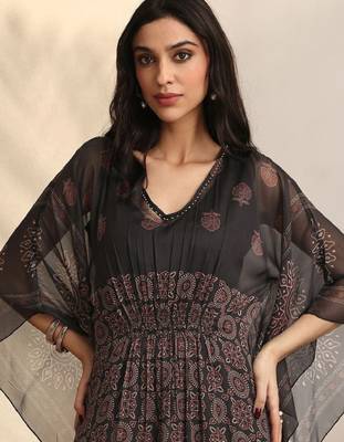 Women ethnic motifs printed regular kurta with trousers 4