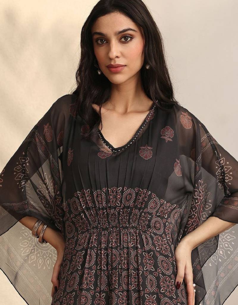 Women ethnic motifs printed regular kurta with trousers