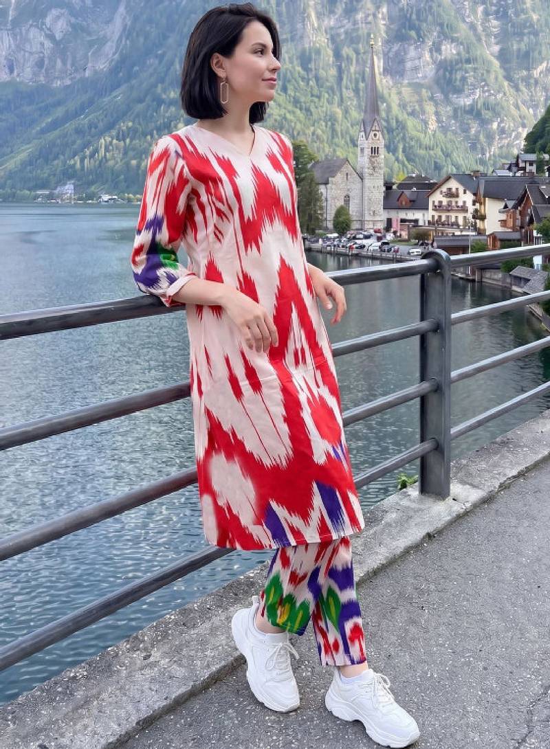 Women ethnic motifs printed regular cotton kurta with trousers