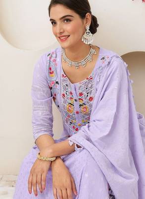 Women ethnic motifs embroidered empire thread work pure cotton kurta with trousers & with dupatta 4