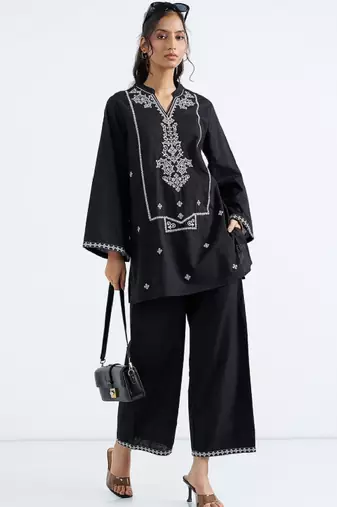 Women ethnic motifs embroidered regular thread work pure cotton kurta with palazzos