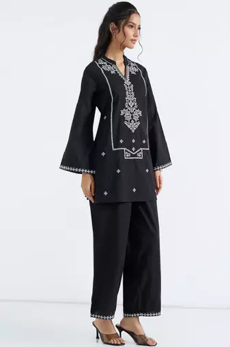Women ethnic motifs embroidered regular thread work pure cotton kurta with palazzos