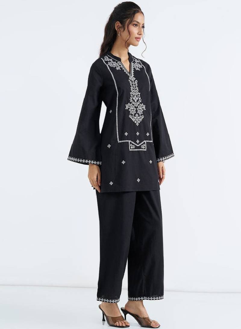 Women ethnic motifs embroidered regular thread work pure cotton kurta with palazzos