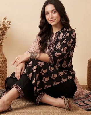 Women ethnic motifs printed regular pure cotton kurta with trousers & with dupatta 1