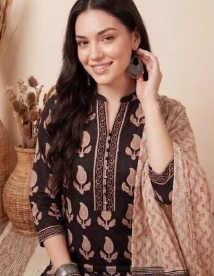 Women ethnic motifs printed regular pure cotton kurta with trousers & with dupatta 2