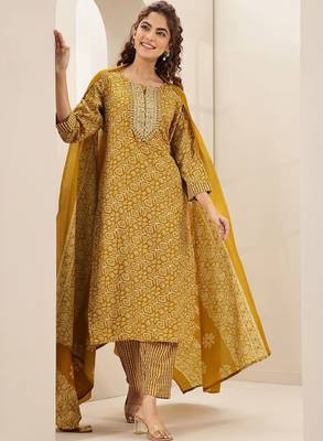 Women ethnic motifs printed regular thread work kurta with trousers & with dupatta 1
