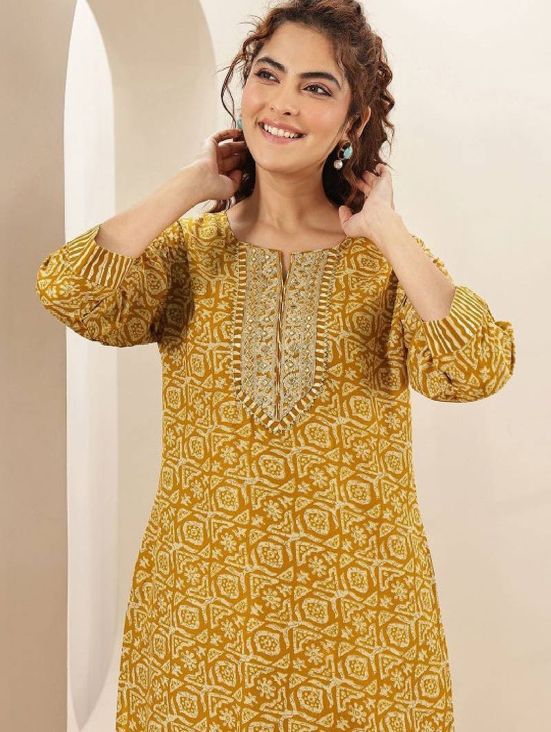 Women ethnic motifs printed regular thread work kurta with trousers & with dupatta