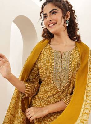 Women ethnic motifs printed regular thread work kurta with trousers & with dupatta 3