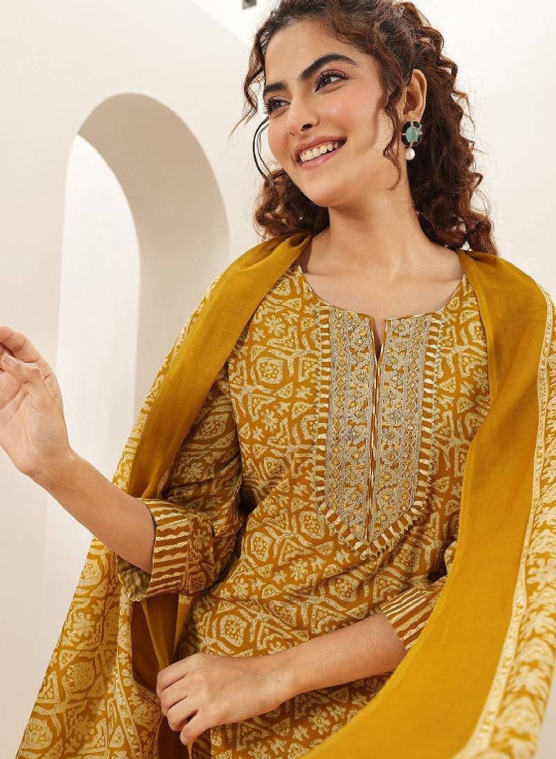 Women ethnic motifs printed regular thread work kurta with trousers & with dupatta