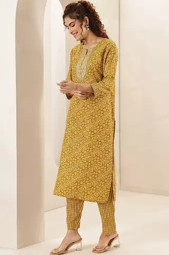 Women ethnic motifs printed regular thread work kurta with trousers & with dupatta