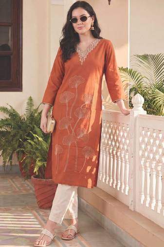 Women floral embroidered thread work kurta