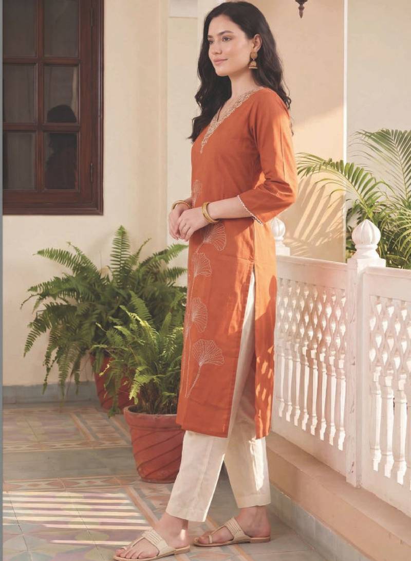 Women floral embroidered thread work kurta