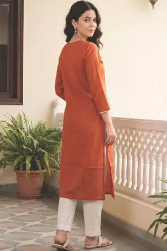 Women floral embroidered thread work kurta