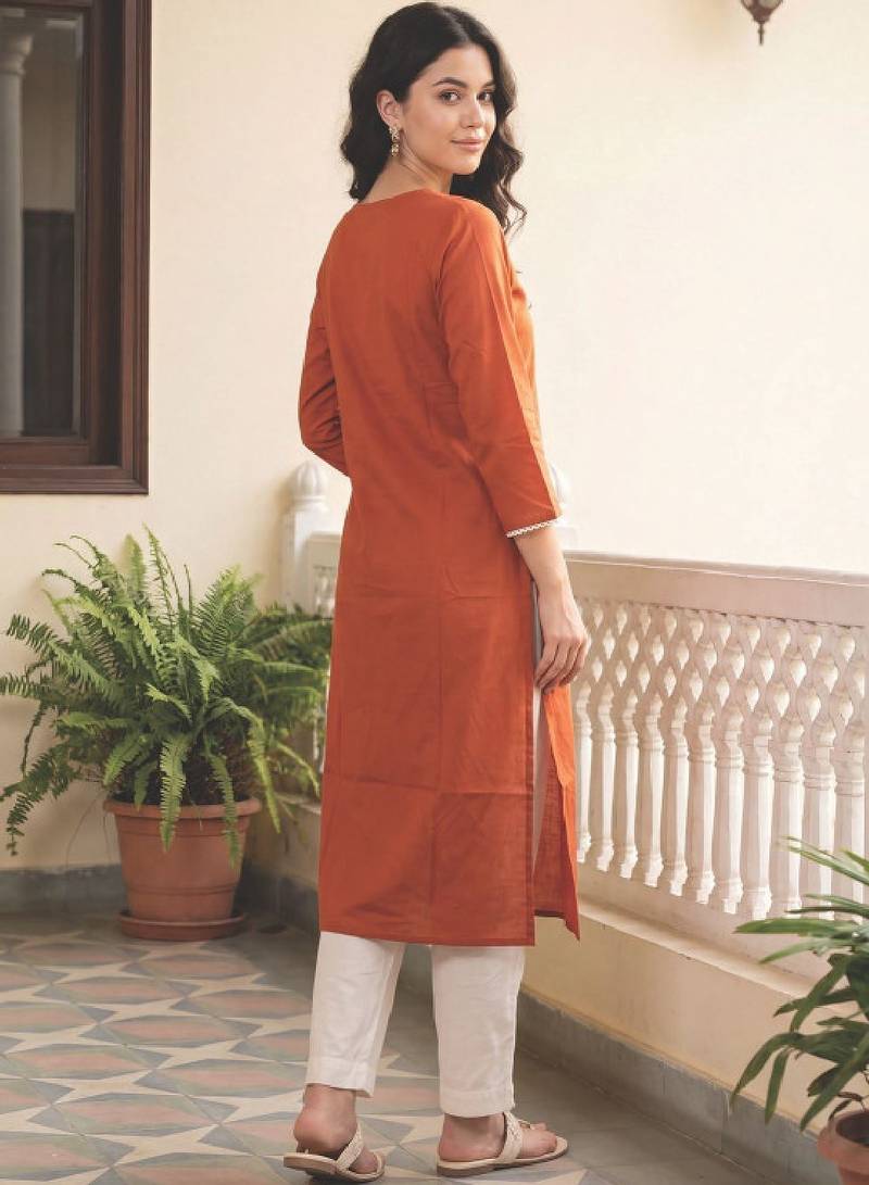 Women floral embroidered thread work kurta