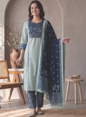 Women floral printed regular sequinned pure cotton kurta with palazzos & with dupatta 1