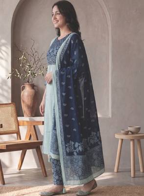 Women floral printed regular sequinned pure cotton kurta with palazzos & with dupatta 3