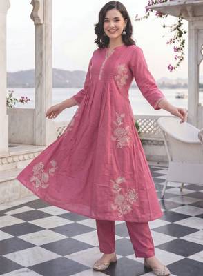 Women floral embroidered regular thread work pure cotton kurta with trousers 1