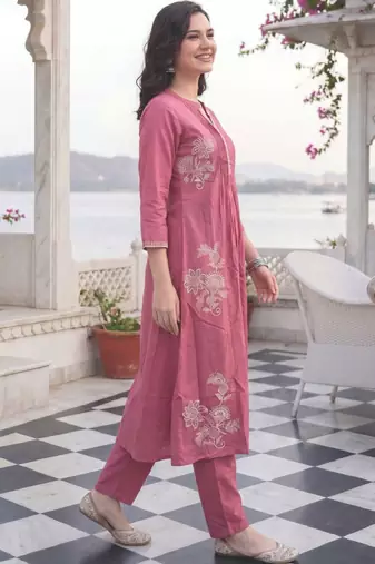 Women floral embroidered regular thread work pure cotton kurta with trousers