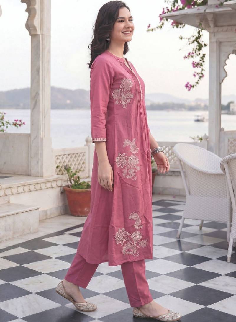 Women floral embroidered regular thread work pure cotton kurta with trousers