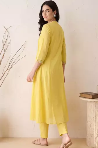 Women floral embroidered regular thread work pure cotton kurta with trousers