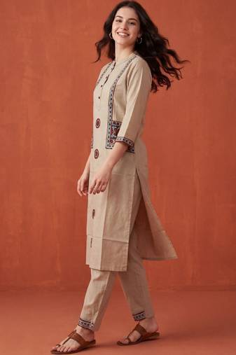 Women ethnic motifs embroidered regular thread work pure cotton kurta with trousers