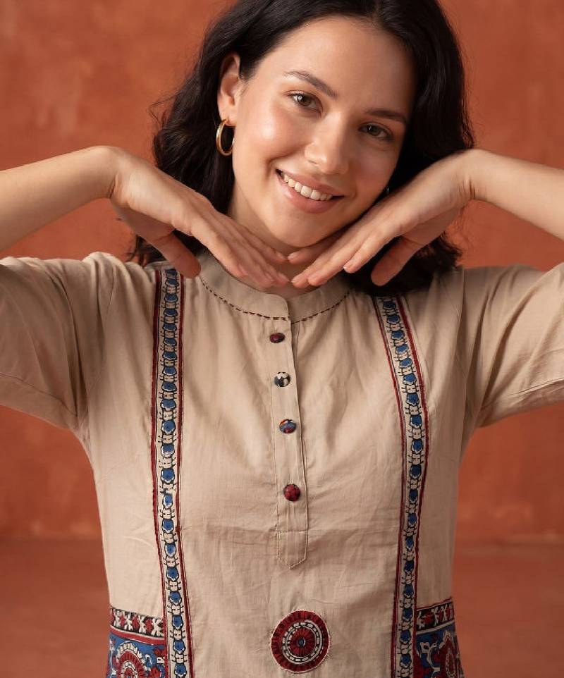 Women ethnic motifs embroidered regular thread work pure cotton kurta with trousers