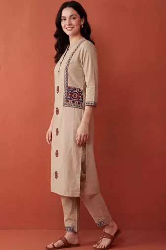 Women ethnic motifs embroidered regular thread work pure cotton kurta with trousers