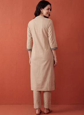 Women ethnic motifs embroidered regular thread work pure cotton kurta with trousers 4