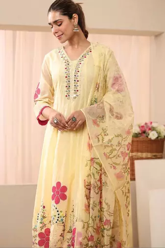 Women floral embroidered panelled kurta with trousers & with dupatta
