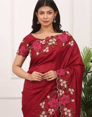 Red manipuri silk embroidered thread work heavy look ethnic saree with blouse 4