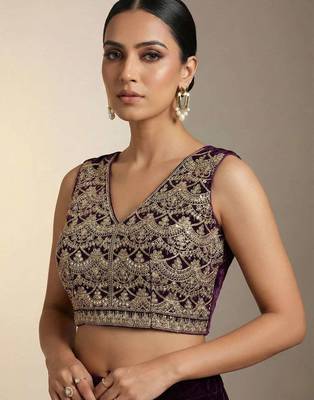 Maroon velvet embroidered sequins work heavy look ethnic saree with blouse 4