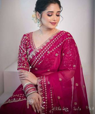 Pink velvet embroidered thread work heavy look ethnic saree with blouse 5