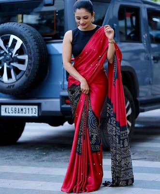 Red silk embroidered mirror work heavy look ethnic saree with blouse 2