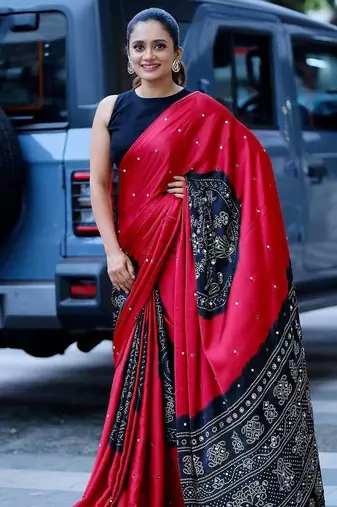 Red silk embroidered mirror work heavy look ethnic saree with blouse