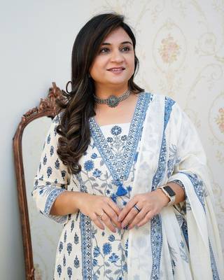 Women's White & Blue Floral Printed Cotton Blend Kurta Pant Dupatta Set 2
