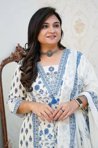 Women's White & Blue Floral Printed Cotton Blend Kurta Pant Dupatta Set