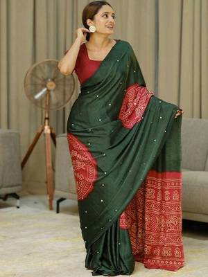 Green silk embroidered mirror work heavy look ethnic saree with blouse 3