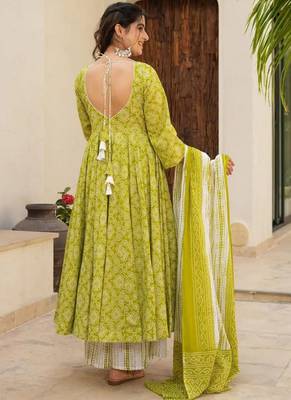 Parrot muslin silk blend anarkali kurta pant dupatta set 2